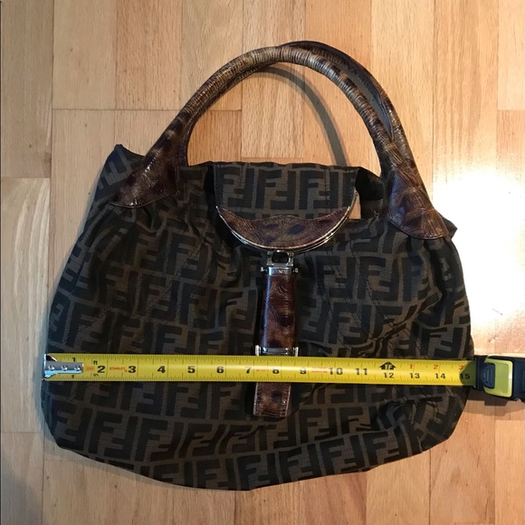 ❤️Fendi Spy Bag ❤️ - Picture 8 of 16